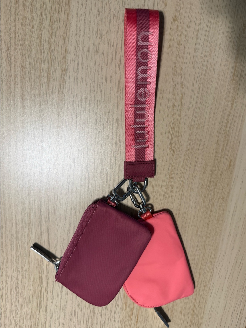 Lululemon Dual Pouch Wristlet Wordmark mauve/sakura pink